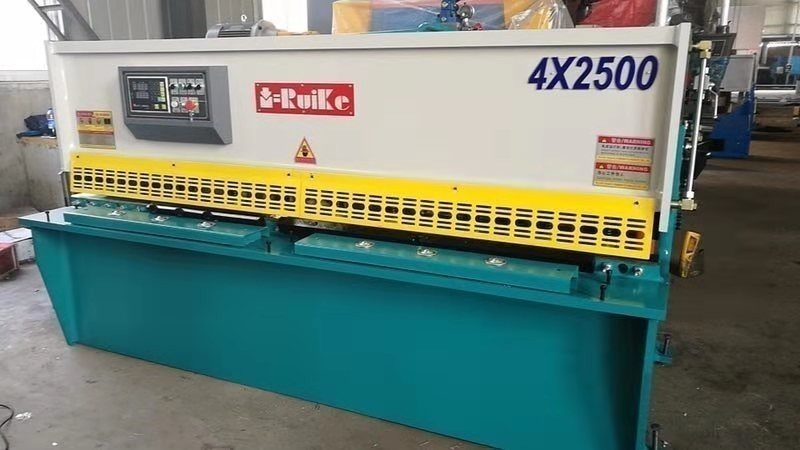 Гильотина гидравлическая  4*2500